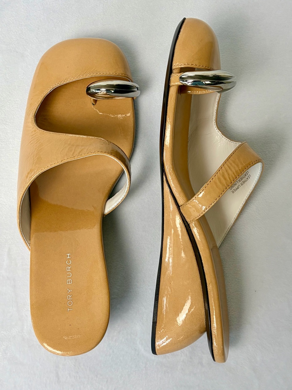 Tory Burch Pierced Mule Wedge, tan patent leather, silver, new in box, 6.5 - Picture 15 of 16